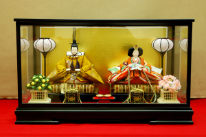 雛人形 ケース飾り高級 ひな人形 天皇陛下の即位の礼・黄櫨染｜雛人形 